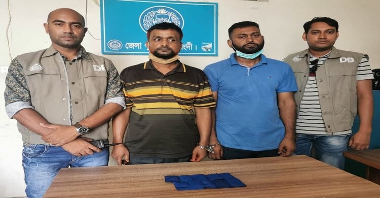 নরসিংদীতে ইয়াবা বিক্রির অভিযোগে দুইজন গ্রেফতার নরসিংদীতে ইয়াবা বিক্রির অভিযোগে দুইজন গ্রেফতার