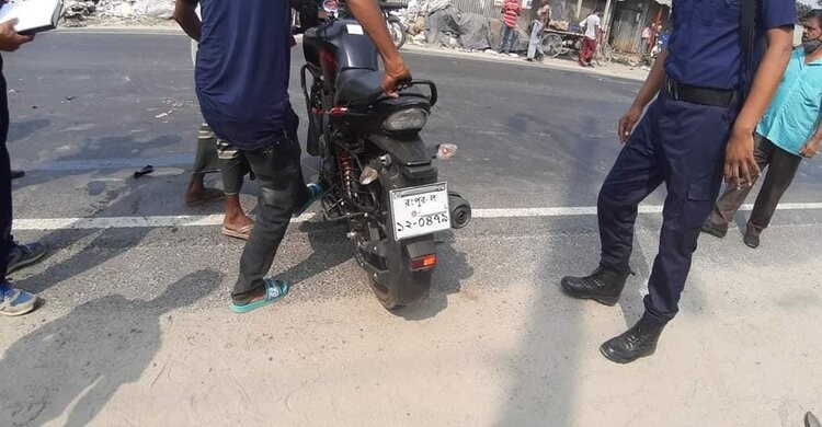 ঘোড়াশালে সড়ক দুর্ঘটনায় মোটরসাইকেল চালক নিহত ঘোড়াশালে সড়ক দুর্ঘটনায় মোটরসাইকেল চালক নিহত