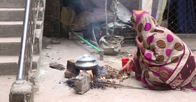 নরসিংদীতে গ্যাস সংকটে চুলা জ্বলছে না অধিকাংশ মহল্লায় নরসিংদীতে গ্যাস সংকটে চুলা জ্বলছে না অধিকাংশ মহল্লায়