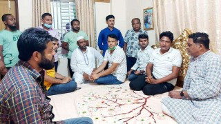 সন্ত্রাসী হামলায় আহত নেতাকর্মীদের পাশে বিএনপি নেতা মনজুর এলাহী