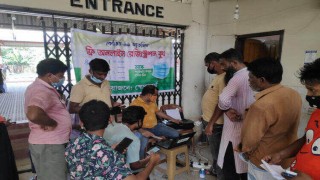স্বেচ্ছাকর্ম'র উদ্যোগে সুবিধাবঞ্চিত মানুষদের বিনামূল্যে টিকার নিবন্ধন