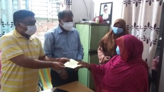 ঘোড়াশালে হতদরিদ্র নারীদের আর্থিক অনুদান প্রদান