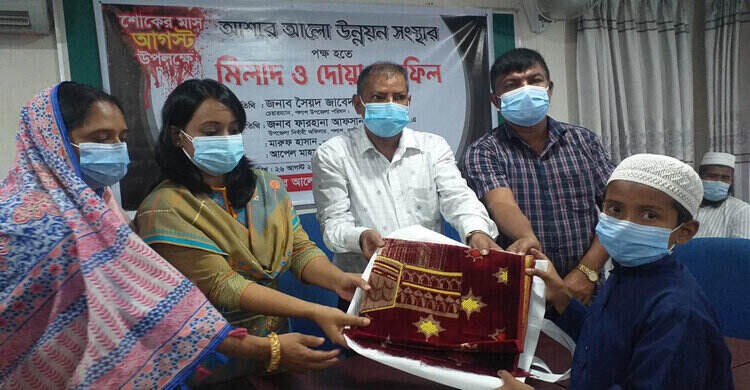 পলাশে ইমাম ও এতিমদের মাঝে খাবার ও নগদ অর্থ বিতরণ পলাশে ইমাম ও এতিমদের মাঝে খাবার ও নগদ অর্থ বিতরণ