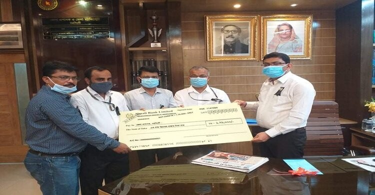 করোনা মোকাবেলায় সোনালী ব্যাংকের আর্থিক অনুদান প্রদান করোনা মোকাবেলায় সোনালী ব্যাংকের আর্থিক অনুদান প্রদান