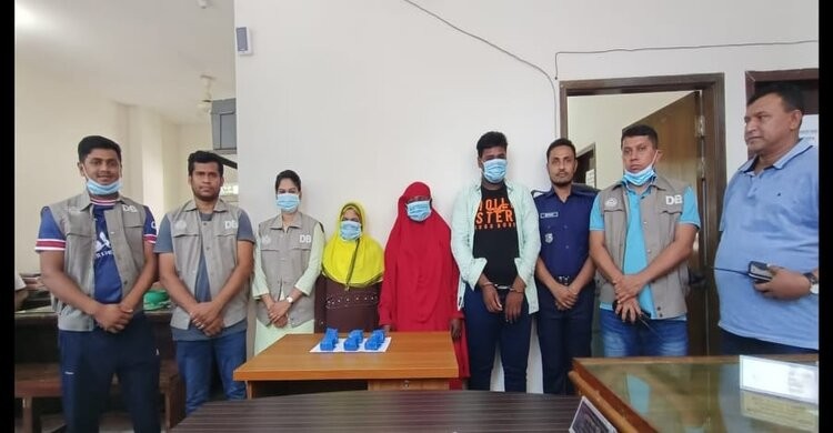 নরসিংদীতে ৬ হাজার পিস ইয়াবা ট্যাবলেটসহ তিনজন গ্রেপ্তার নরসিংদীতে ৬ হাজার পিস ইয়াবা ট্যাবলেটসহ তিনজন গ্রেপ্তার