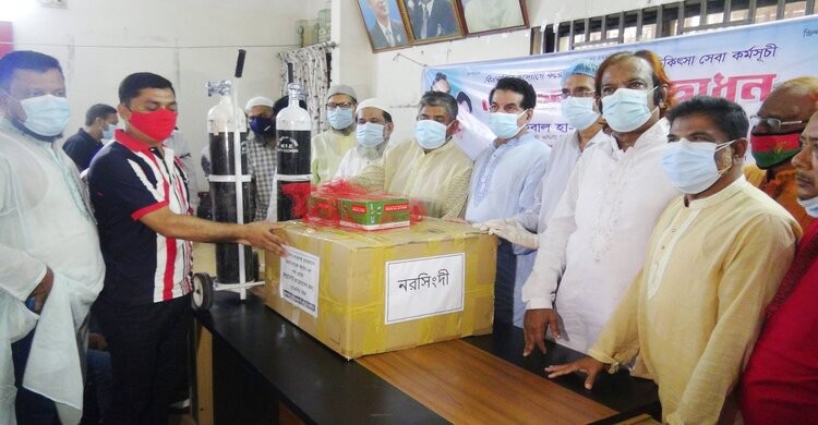 নরসিংদীতে বিএনপির অক্সিজেন সিলিন্ডার ও ঔষধ সামগ্রী বিতরণ নরসিংদীতে বিএনপির অক্সিজেন সিলিন্ডার ও ঔষধ সামগ্রী বিতরণ