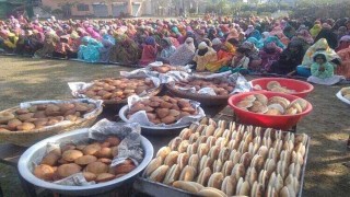 মাধবদীতে অসহায়দের শীতের পিঠায় আপ্যায়ন