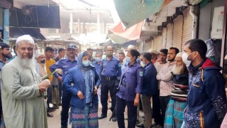 পলাশে ফুটপাত দখলমুক্ত করতে উচ্ছেদ অভিযান