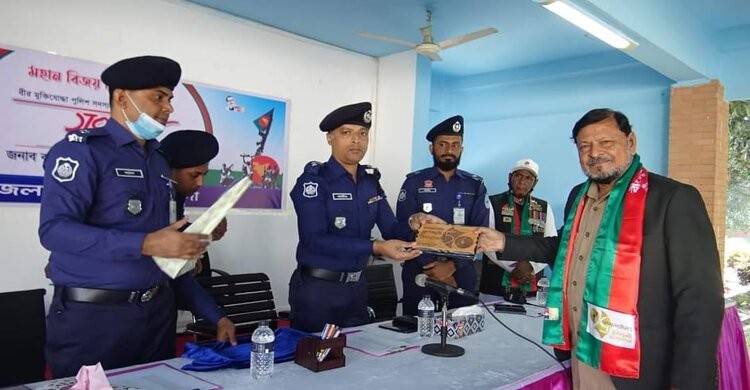 বিজয় দিবস উপলক্ষে জেলা পুলিশের আলোচনা সভা ও সংবর্ধনা বিজয় দিবস উপলক্ষে জেলা পুলিশের আলোচনা সভা ও সংবর্ধনা