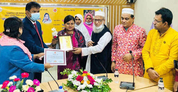 শিবপুরে বেগম রোকেয়া দিবসে চার জয়িতা সংবর্ধিত শিবপুরে বেগম রোকেয়া দিবসে চার জয়িতা সংবর্ধিত