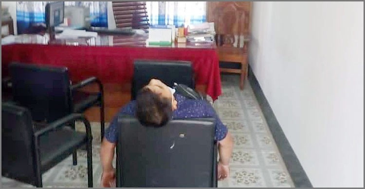 সরকারি অফিসে ঢুকে ইউপি সদস্যকে গুলি করে হত্যা সরকারি অফিসে ঢুকে ইউপি সদস্যকে গুলি করে হত্যা