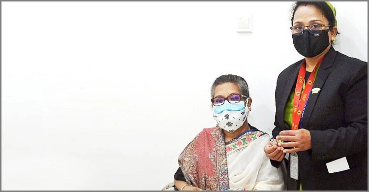 করোনার টিকা নিলেন বঙ্গবন্ধু'র কন্যা শেখ রেহানা করোনার টিকা নিলেন বঙ্গবন্ধু'র কন্যা শেখ রেহানা