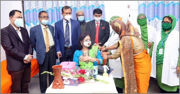 করোনার টিকা নিলেন নরসিংদী জেলা প্রশাসক, পুলিশ সুপার ও সিভিল সার্জন করোনার টিকা নিলেন নরসিংদী জেলা প্রশাসক, পুলিশ সুপার ও সিভিল সার্জন