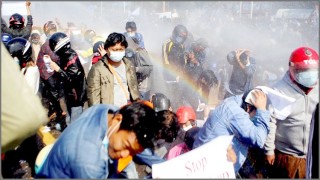 মিয়ানমারে বিক্ষোভকারীদের ওপর সেনাবাহিনীর ‘তাণ্ডব’