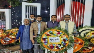 শহীদ মিনারে নরসিংদী হার্ট ফাউন্ডেশনের শ্রদ্ধা নিবেদন