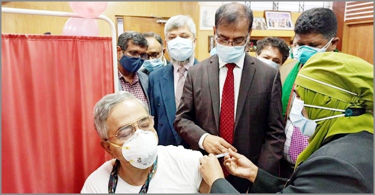 সস্ত্রীক করোনার টিকা নিলেন প্রধান বিচারপতি সৈয়দ মাহমুদ হোসেন সস্ত্রীক করোনার টিকা নিলেন প্রধান বিচারপতি সৈয়দ মাহমুদ হোসেন