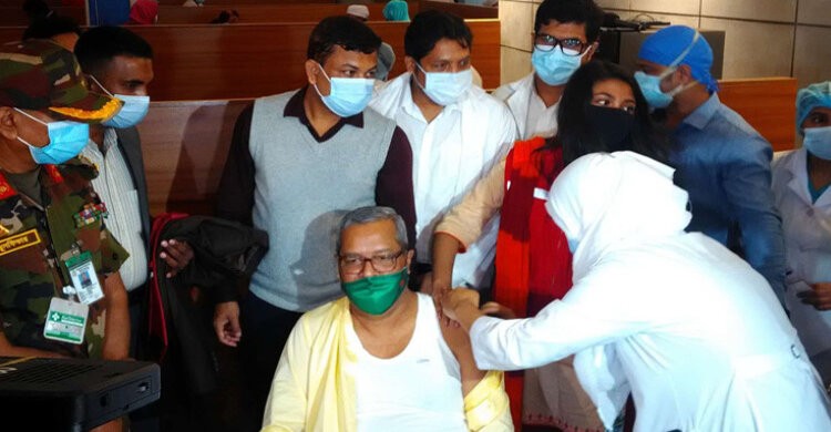 করোনাভাইরাসের টিকা নেয়ার পর সবাইকে টিকা নেয়ার আহ্বান সিইসির করোনাভাইরাসের টিকা নেয়ার পর সবাইকে টিকা নেয়ার আহ্বান সিইসির
