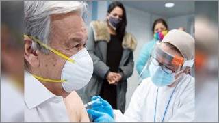 করোনার টিকা নিলেন জাতিসংঘ মহাসচিব করোনার টিকা নিলেন জাতিসংঘ মহাসচিব