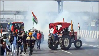 প্রজাতন্ত্র দিবসে দিল্লিতে বিক্ষোভরত কৃষকদের সঙ্গে পুলিশের সংঘর্ষ, নিহত ১ প্রজাতন্ত্র দিবসে দিল্লিতে বিক্ষোভরত কৃষকদের সঙ্গে পুলিশের সংঘর্ষ, নিহত ১