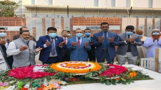 সৈয়দ আশরাফুল ইসলামের কবরে শ্রদ্ধা নিবেদন স্থানীয় সরকার মন্ত্রীর