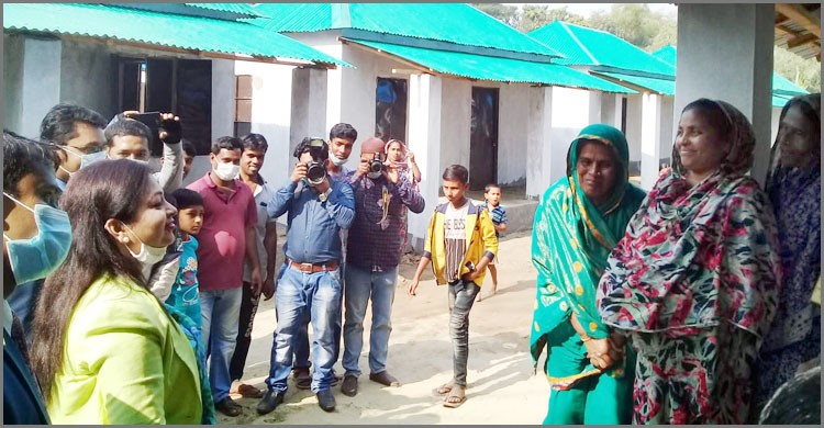 শিবপুরে ভূমি ও গৃহহীন পরিবার পুনর্বাসন কার্যক্রম পরিদর্শন করেছেন জেলা প্রশাসক শিবপুরে ভূমি ও গৃহহীন পরিবার পুনর্বাসন কার্যক্রম পরিদর্শন করেছেন জেলা প্রশাসক
