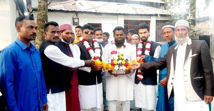 মটর শ্রমিক লীগ এর কেন্দ্রীয় সহ-সভাপতি হলেন নরসিংদীর শফিকুল ইসলাম মটর শ্রমিক লীগ এর কেন্দ্রীয় সহ-সভাপতি হলেন নরসিংদীর শফিকুল ইসলাম