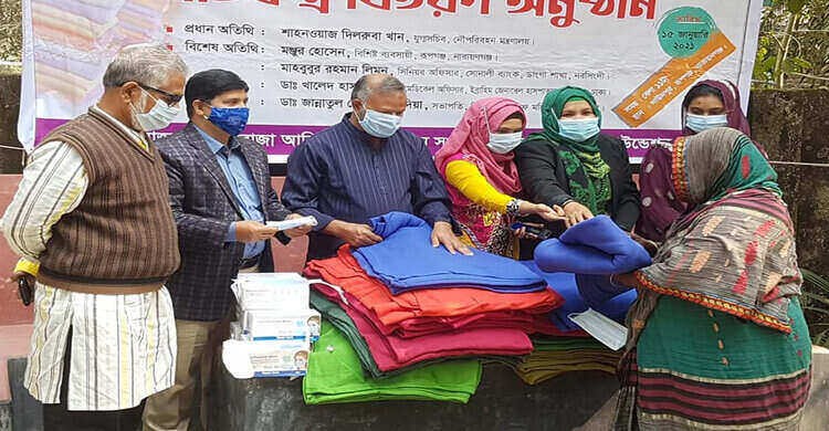 ফিরোজা-আরিফ মহিলা উন্নয়ন সংস্থার শীতবস্ত্র বিতরণ ফিরোজা-আরিফ মহিলা উন্নয়ন সংস্থার শীতবস্ত্র বিতরণ