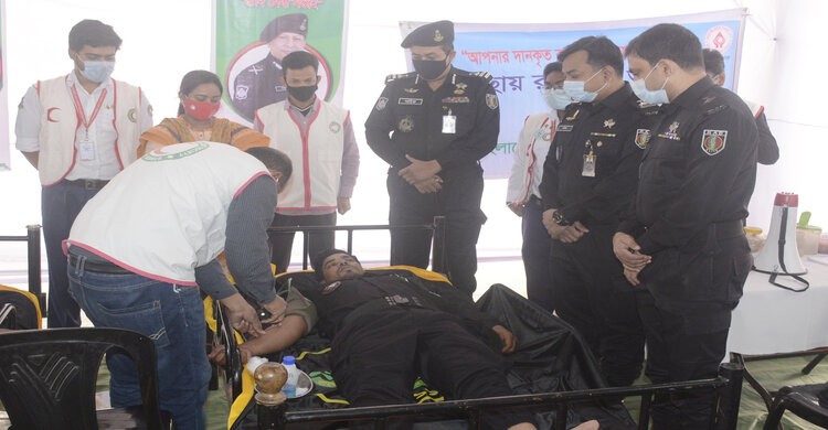 বঙ্গবন্ধুর জন্মশত বার্ষিকী উপলক্ষ্যে র্যাবের স্বেচ্ছায় রক্তদান কর্মসূচী বঙ্গবন্ধুর জন্মশত বার্ষিকী উপলক্ষ্যে র্যাবের স্বেচ্ছায় রক্তদান কর্মসূচী