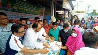 নরসিংদীতে যুবলীগের উদ্যোগে রান্না করা খাবার বিতরণ