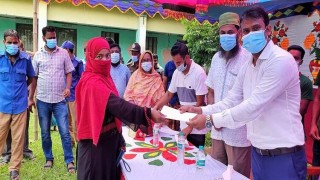 শিবপুরে প্রধানমন্ত্রীর উপহার বিতরণ