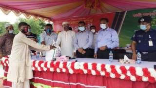 মাধবদীতে ৪শত পরিবারের মাঝে ঈদ উপহার বিতরণ
