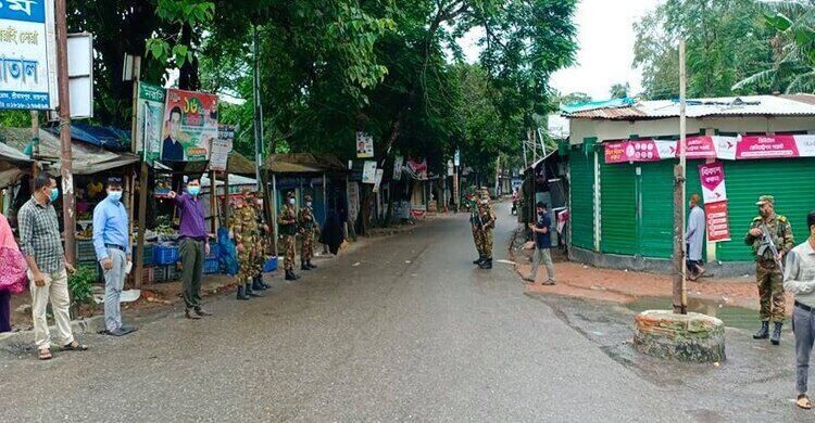 রায়পুরায় কঠোর অবস্থানে প্রশাসন, স্বাস্থ্যবিধি না মানায় জরিমানা রায়পুরায় কঠোর অবস্থানে প্রশাসন, স্বাস্থ্যবিধি না মানায় জরিমানা