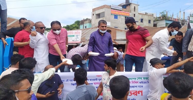 শিবপুরে যুবলীগের রান্না করা খাবার বিতরণ শিবপুরে যুবলীগের রান্না করা খাবার বিতরণ