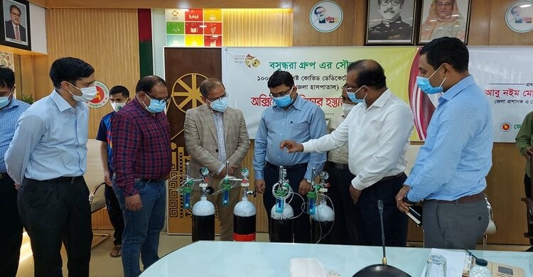 নরসিংদী কোভিড হাসপাতালকে বসুন্ধরার ১০০ অক্সিজেন সিলিন্ডার উপহার নরসিংদী কোভিড হাসপাতালকে বসুন্ধরার ১০০ অক্সিজেন সিলিন্ডার উপহার