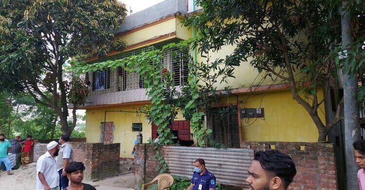 নরসিংদীতে বাড়িতে ঢুকে ডাকাতি, ছুরিকাঘাতে একজন নিহত নরসিংদীতে বাড়িতে ঢুকে ডাকাতি, ছুরিকাঘাতে একজন নিহত