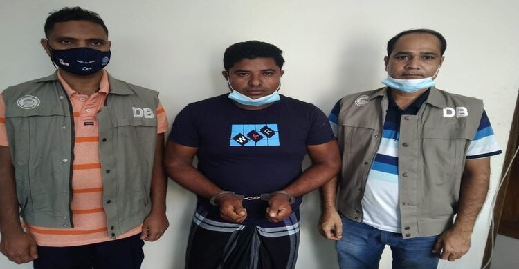 রায়পুরায় সাজাপ্রাপ্ত আসামী টেঁটাযুদ্ধের সর্দার মোবারক গ্রেপ্তার রায়পুরায় সাজাপ্রাপ্ত আসামী টেঁটাযুদ্ধের সর্দার মোবারক গ্রেপ্তার