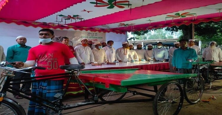 রায়পুরায় দুই অসহায় ব্যক্তির কর্মসংস্থানে রিকশাভ্যান দিল ফেসবুক গ্রুপ রায়পুরায় দুই অসহায় ব্যক্তির কর্মসংস্থানে রিকশাভ্যান দিল ফেসবুক গ্রুপ