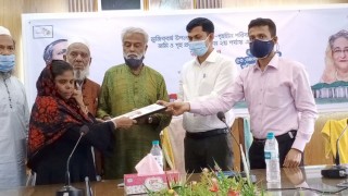 রায়পুরায় দৃষ্টিপ্রতিবন্ধী জোলেখাসহ ১০ পরিবার পেল পাকাঘর