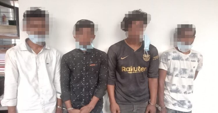 নরসিংদীতে শিক্ষার্থী অপহরণের পর চাঁদা দাবির অভিযোগে ৪ জন আটক নরসিংদীতে শিক্ষার্থী অপহরণের পর চাঁদা দাবির অভিযোগে ৪ জন আটক