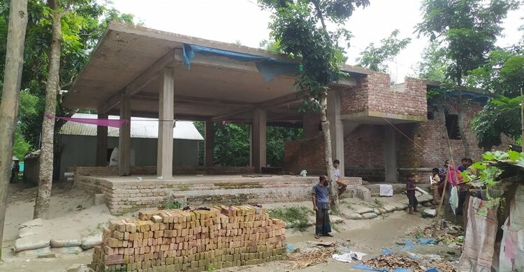 শিবপুরে নির্মাণাধীন বাড়ির ছাদ থেকে পড়ে শিশুর মৃত্যু শিবপুরে নির্মাণাধীন বাড়ির ছাদ থেকে পড়ে শিশুর মৃত্যু