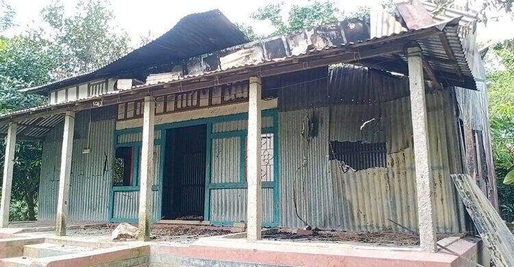 রায়পুরায় কিশোরী হত্যার ঘটনায় ৪১ জনকে আসামী করে মামলা রায়পুরায় কিশোরী হত্যার ঘটনায় ৪১ জনকে আসামী করে মামলা