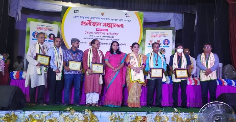 নরসিংদীতে জেলা শিল্পকলা একাডেমির গুণীজন সম্মাননা প্রদান নরসিংদীতে জেলা শিল্পকলা একাডেমির গুণীজন সম্মাননা প্রদান