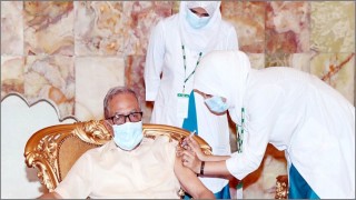 করোনার টিকা নিলেন রাষ্ট্রপতি মোঃ আবদুল হামিদ করোনার টিকা নিলেন রাষ্ট্রপতি মোঃ আবদুল হামিদ