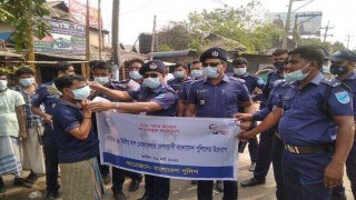 মাধবদীতে করোনা রোধে পুলিশের সচেতনতা কার্যক্রম মাধবদীতে করোনা রোধে পুলিশের সচেতনতা কার্যক্রম