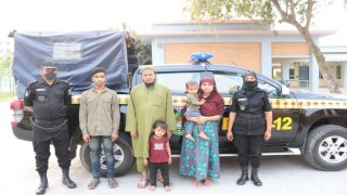 ভারত থেকে পালিয়ে আসা রোহিঙ্গা পরিবার আটক