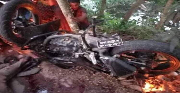 রায়পুরায় ব্যাটারিচালিত অটোরিকশার সঙ্গে সংঘর্ষে মোটরসাইকেল চালক নিহত রায়পুরায় ব্যাটারিচালিত অটোরিকশার সঙ্গে সংঘর্ষে মোটরসাইকেল চালক নিহত