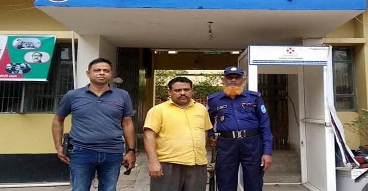 পলাশে চকলেটের লোভ দেখিয়ে শিশুকে ধর্ষণ চেষ্টা, অভিযুক্ত গ্রেপ্তার পলাশে চকলেটের লোভ দেখিয়ে শিশুকে ধর্ষণ চেষ্টা, অভিযুক্ত গ্রেপ্তার