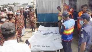 ফেরিতে ঘরমুখো মানুষের ভিড়ের চাপে ৫ জনের মৃত্যু