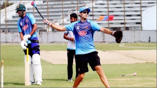 দেশে ফিরে যাচ্ছেন বাংলাদেশ দলের ফিল্ডিং কোচ রায়ান কুক