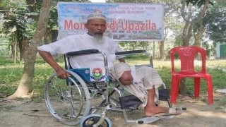 মনোহরদীতে হুইল চেয়ার নিয়ে বৃদ্ধের পাশে ফেসবুকগ্রুপ মনোহরদীতে হুইল চেয়ার নিয়ে বৃদ্ধের পাশে ফেসবুকগ্রুপ